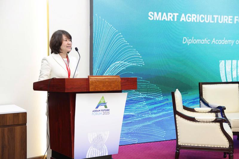 TS. Nguyễn Thị Thìn, Phó Giám đốc Học viện Ngoại giao phát biểu khai mạc