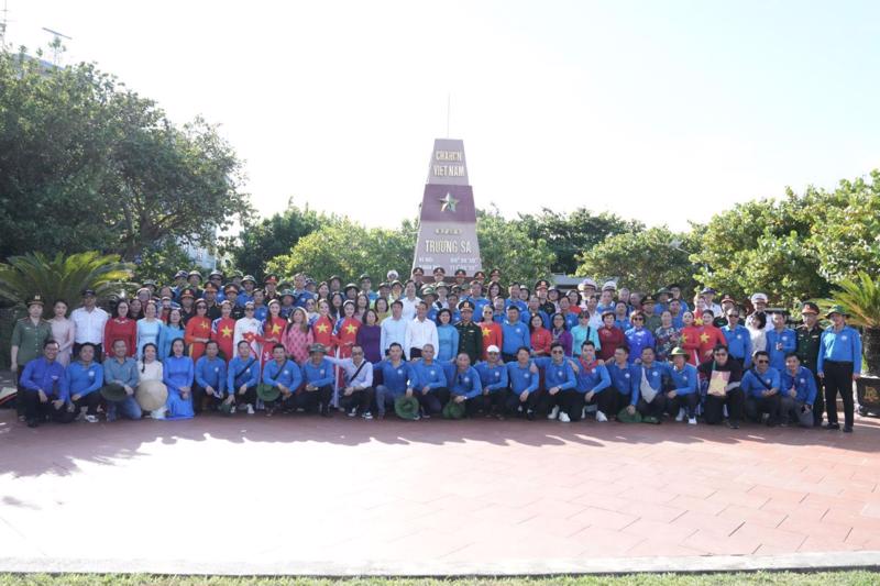 Photo 1: Representative of the East Sea Institute, Diplomatic Academy of Vietnam, together with Working Delegation No. 19.