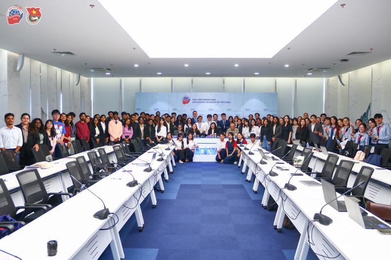 Hội thảo sinh viên - Sự kiện bên lề của Hội nghị toàn thể lần thứ 10 của Hiệp hội Luật Quốc tế châu Á