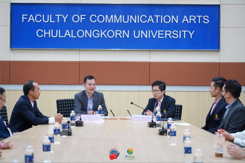 Dr. Vũ Tuấn Anh, Dean of the Faculty of International Communication and Culture, during the exchange session with Chulalongkorn University (Thailand).
