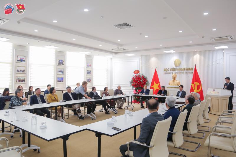 Lễ giới thiệu sách: Chuyện “đi sứ” thời hội nhập - Kể tiếp hồi ức của các Đại sứ