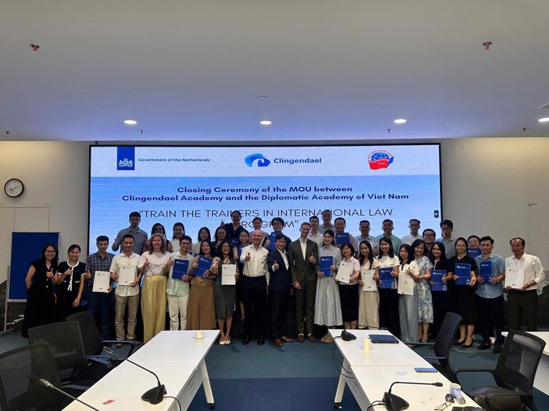 Lễ tổng kết Khóa học Luật biển lần thứ 9 và MoU giữa Học viện Ngoại giao và Học viện Clingendael